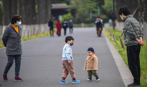 溜娃图片,溜娃瞬间，定格温馨回忆